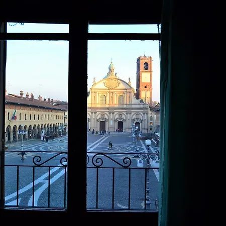 La Finestra Sulla Piazza