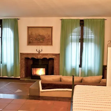 La Finestra Sulla Piazza Apartment *